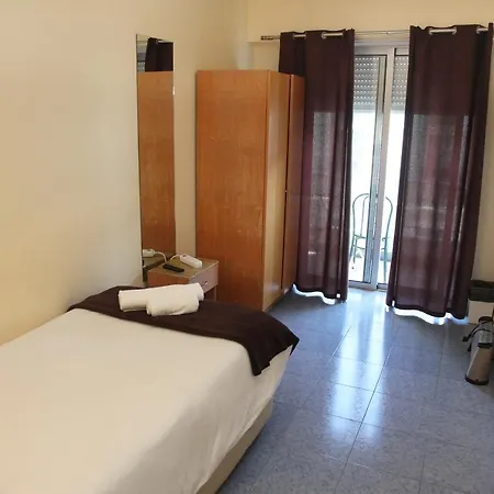 Lisbon Suite Home 2*