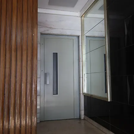 Lisbon Suite Home בית הארחה