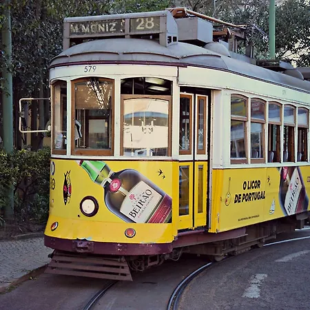 Lisbon Suite Home בית הארחה