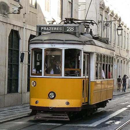 Lisbon Suite Home בית הארחה