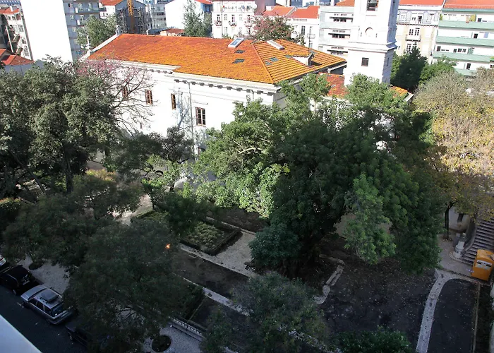 Lisbon Suite Home 2*